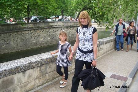 Corinne et Chlo�e quai de la fontaine ,N�mes