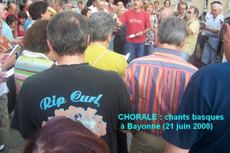 on chante dans la rue � Bayonne