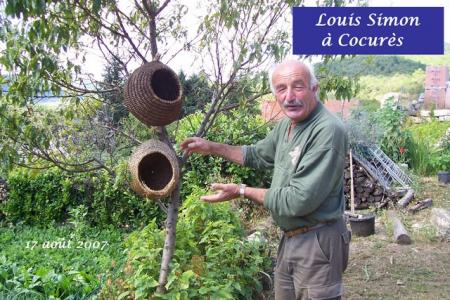 LOUIS SIMON  montre ses paniers � essaims