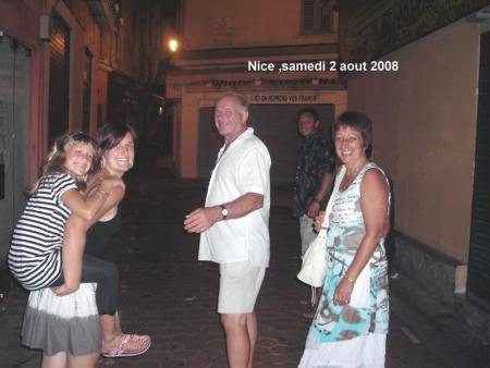 � la sortie du restaurant � Nice